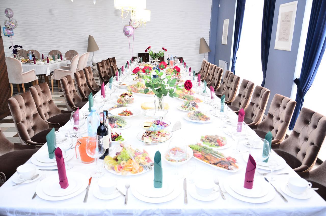 Hotel Jasmine Atyrau Ngoại thất bức ảnh