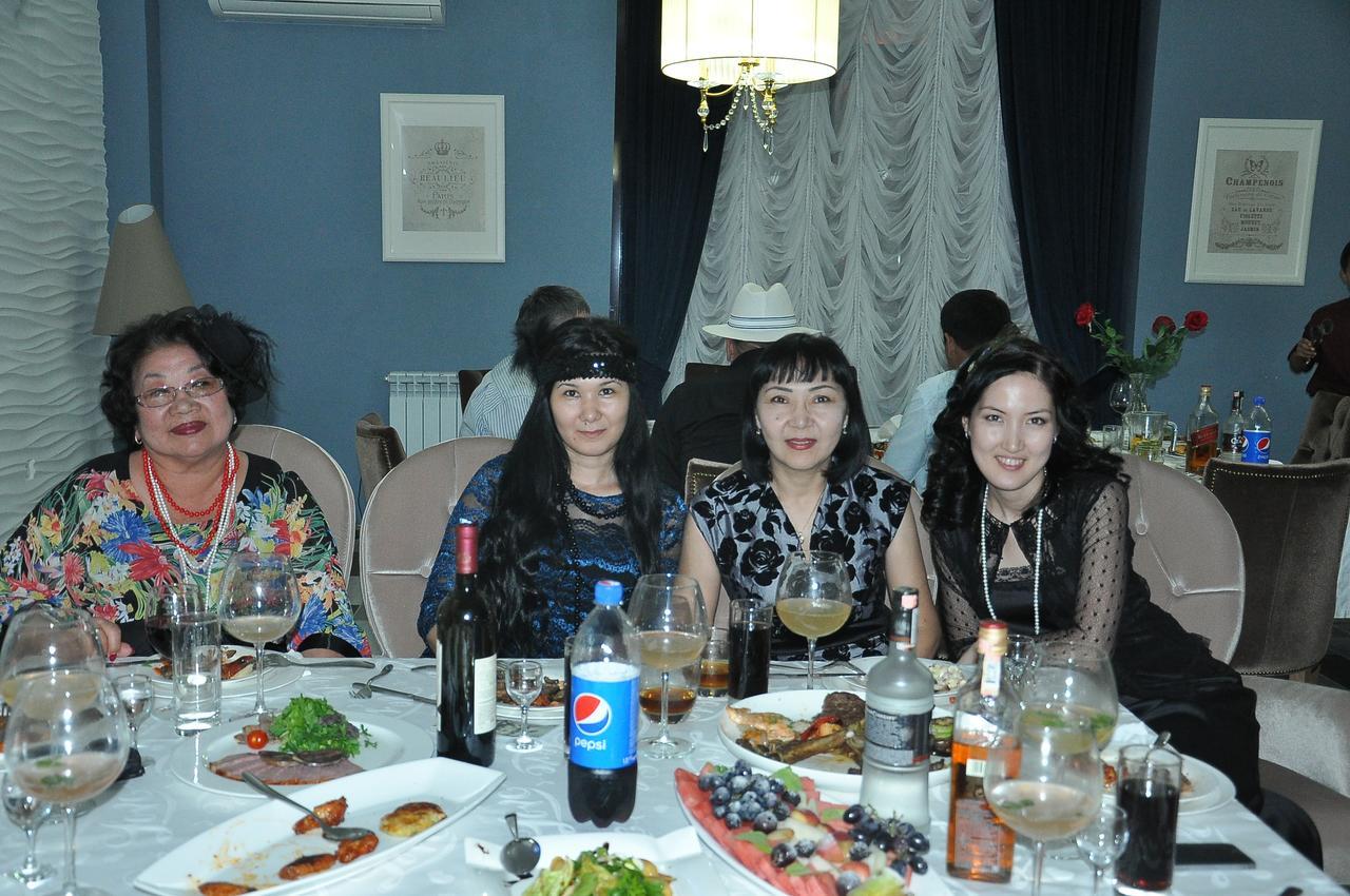 Hotel Jasmine Atyrau Ngoại thất bức ảnh